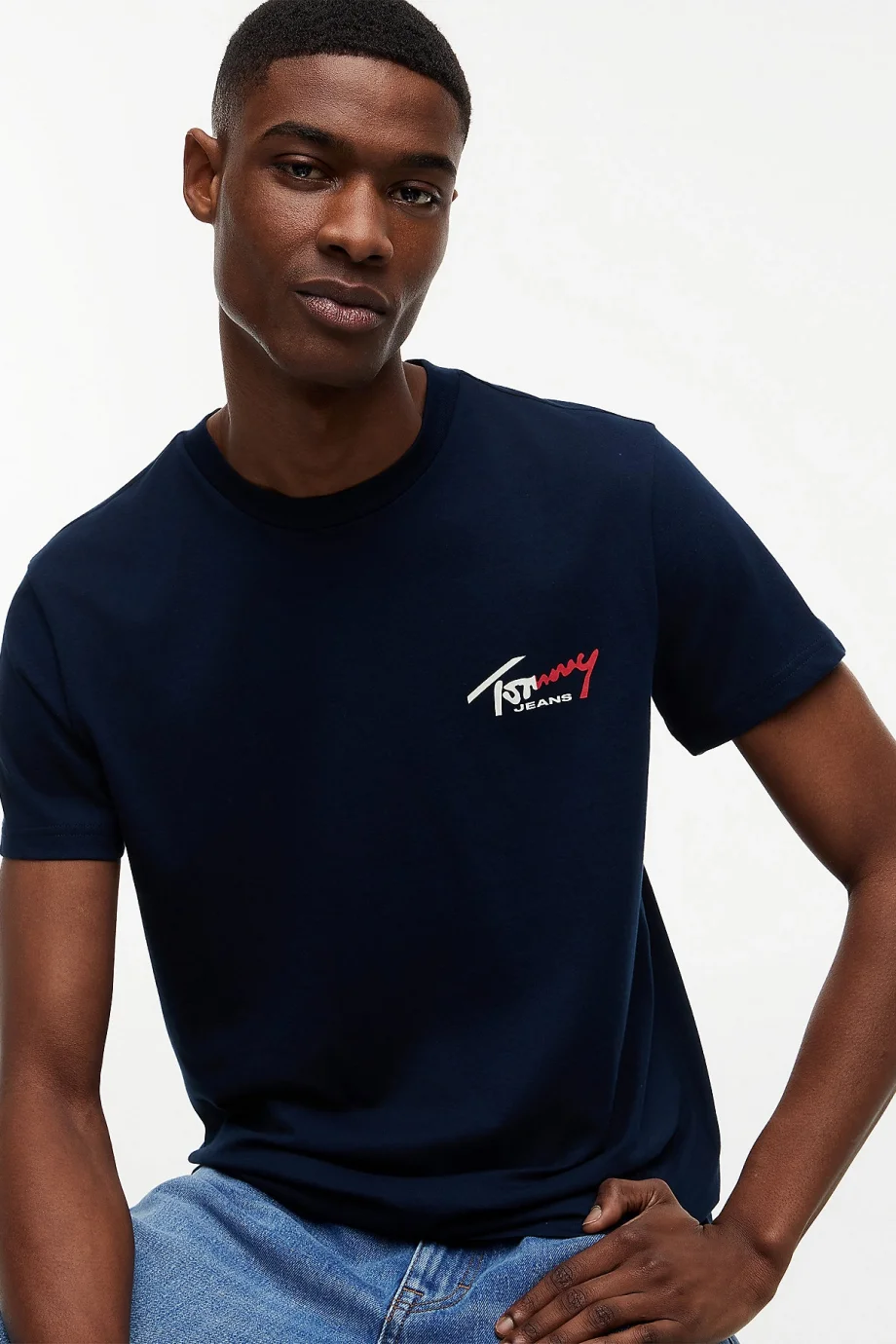 Tommy Hilfiger TJM Dar Kesim Göğüs İmzalı Kısa Kollu Erkek Mavi T-shirt DM0DM22538C1G