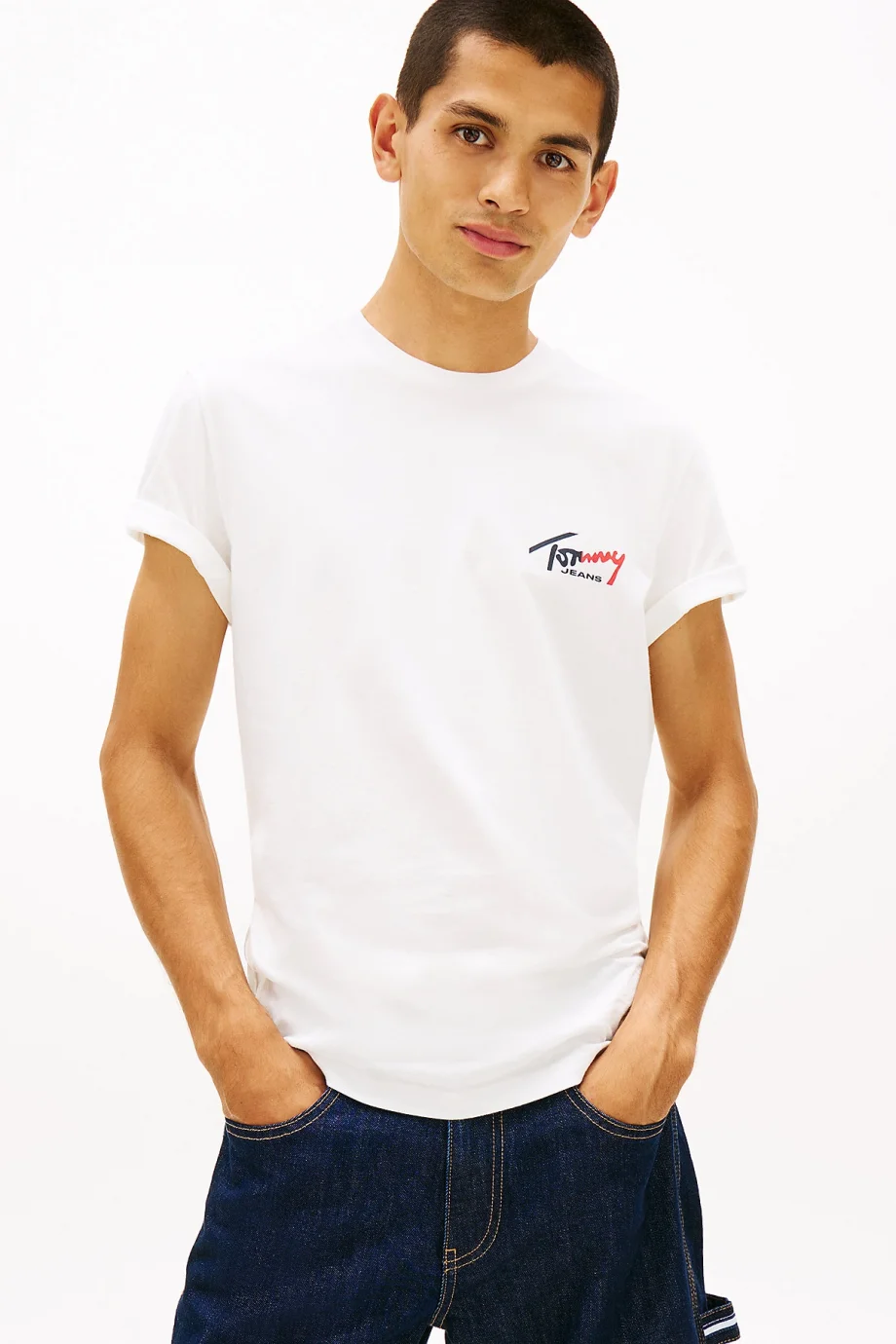 Tommy Hilfiger TJM Dar Kesim Göğüs İmzalı Kısa Kollu Erkek Beyaz T-shirt DM0DM22538YBL