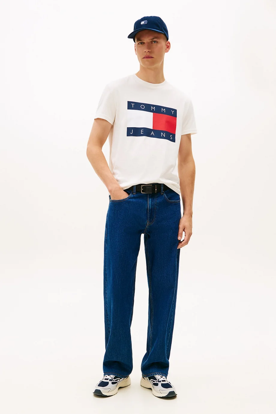 Tommy Hilfiger TJM Normal Kesim Büyük Bayraklı Kısa Kollu Erkek Beyaz T-shirt DM0DM22645YBH