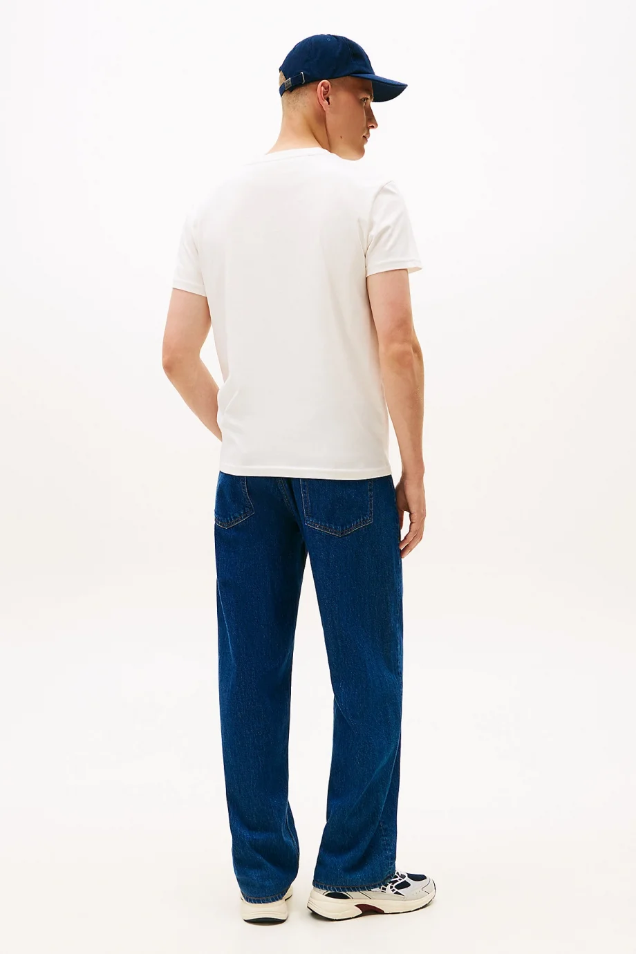 Tommy Hilfiger TJM Normal Kesim Büyük Bayraklı Kısa Kollu Erkek Beyaz T-shirt DM0DM22645YBH