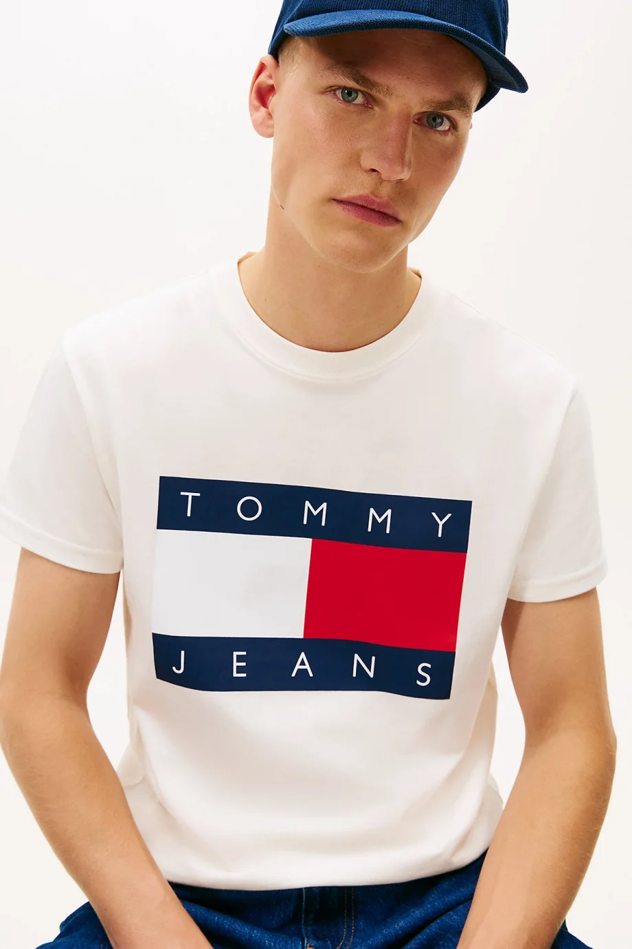 Tommy Hilfiger TJM Normal Kesim Büyük Bayraklı Kısa Kollu Erkek Beyaz T-shirt DM0DM22645YBH
