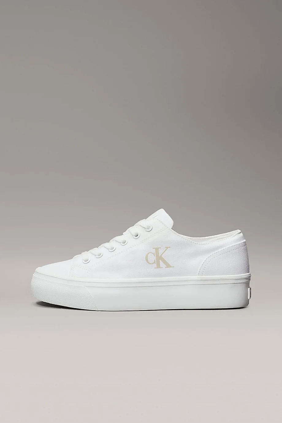 Calvin Klein Vulkanize Flatform Düşük Bilekli Kanvas Monogram Kadın Beyaz Sneaker YW0YW01763-01W