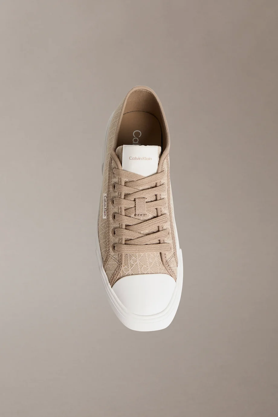 Calvin Klein Vulkanize Düşük Bilekli Bağcıklı Tamamı Baskılı Kanvas Kadın Bej Sneaker HW0HW03142-A04