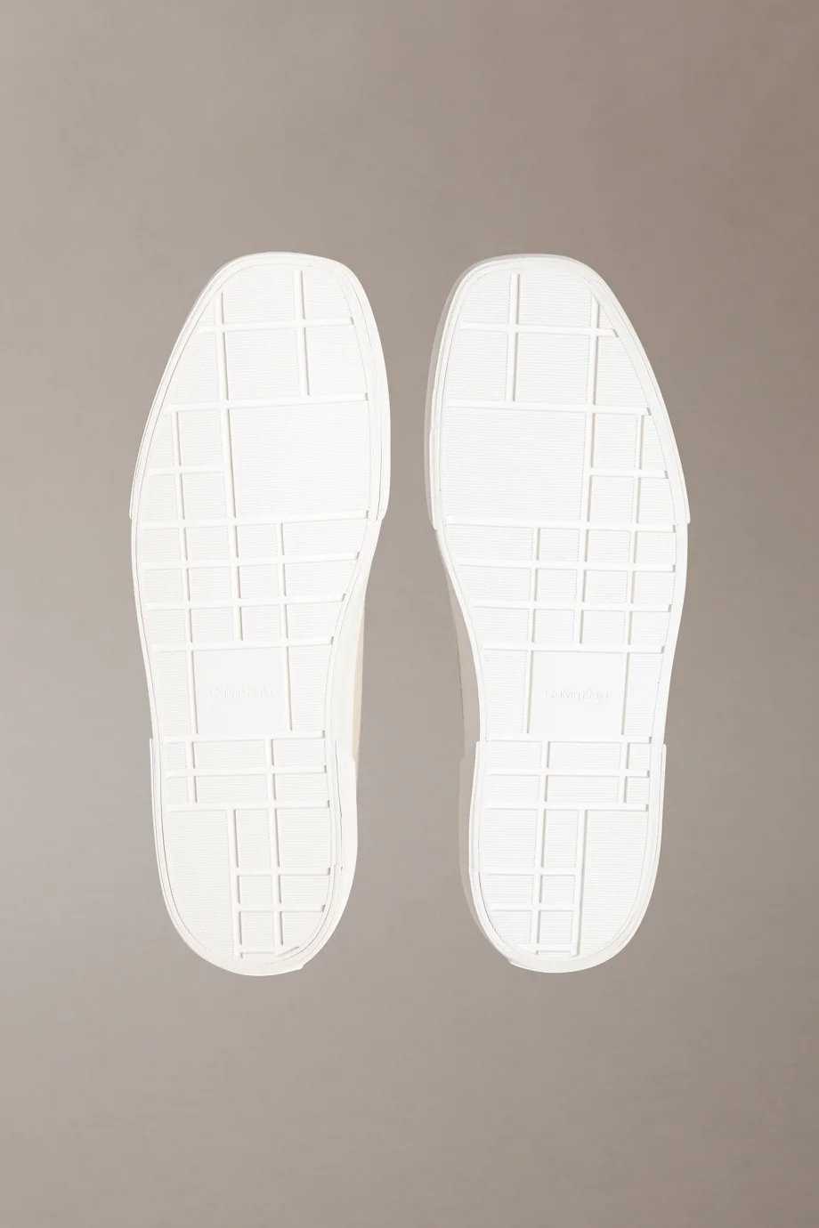 Calvin Klein Vulkanize Düşük Bilekli Bağcıklı Tamamı Baskılı Kanvas Kadın Bej Sneaker HW0HW03142-A04