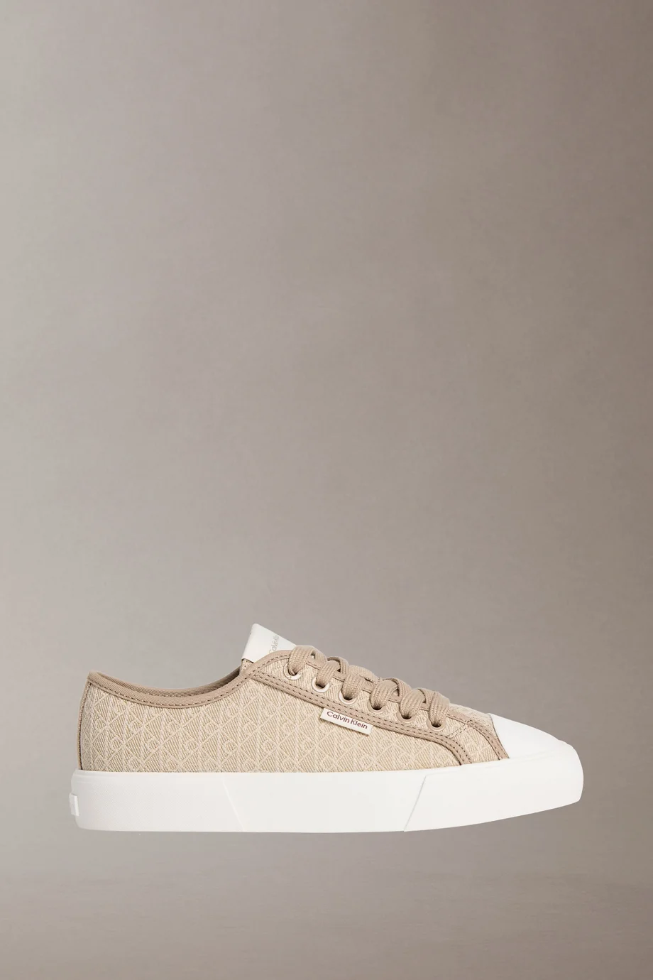 Calvin Klein Vulkanize Düşük Bilekli Bağcıklı Tamamı Baskılı Kanvas Kadın Bej Sneaker HW0HW03142-A04