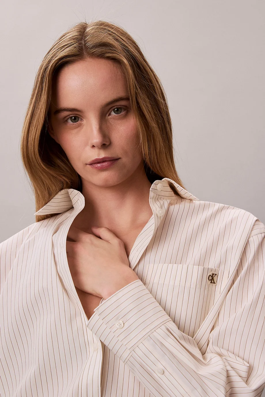 Calvin Klein İpliği Boyalı Pamuklu Poplin Rahat Kesim Kadın Beyaz Gömlek LV047F103G-F7J