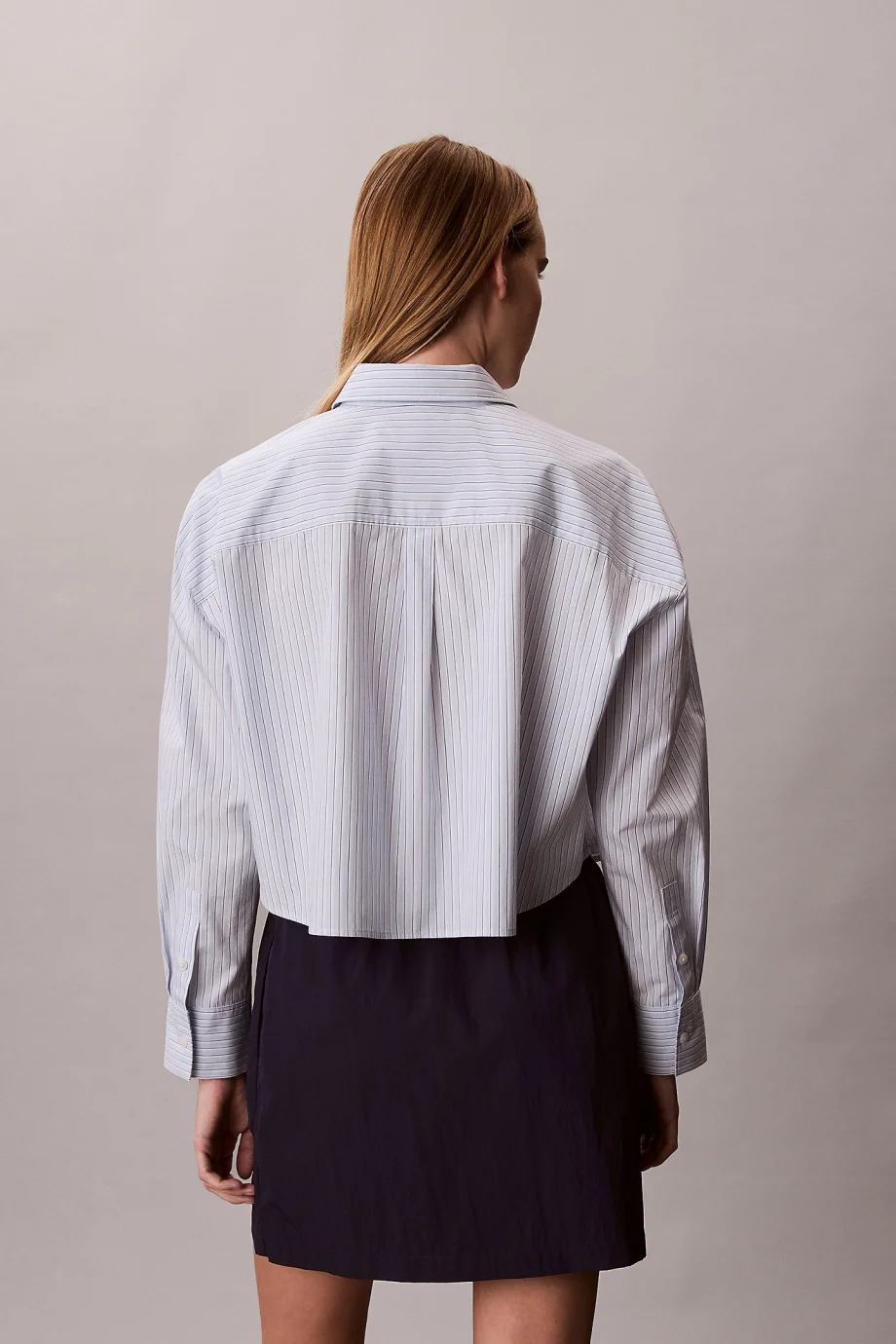 Calvin Klein İpliği Boyalı Pamuklu Poplin Kısa Kesim Kadın Mavi Gömlek LV047F105G-C1O