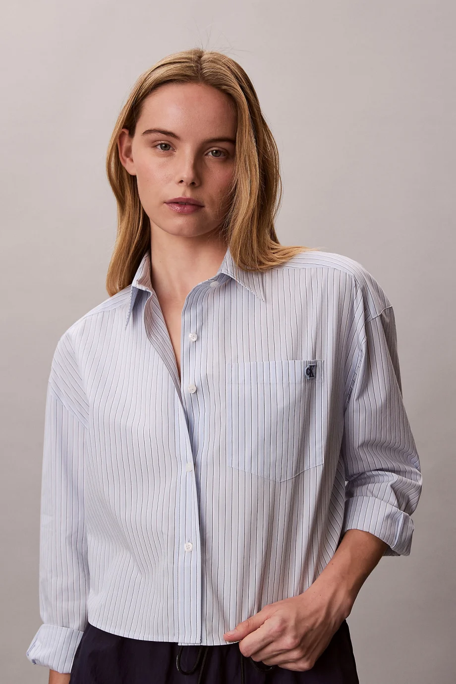 Calvin Klein İpliği Boyalı Pamuklu Poplin Kısa Kesim Kadın Mavi Gömlek LV047F105G-C1O