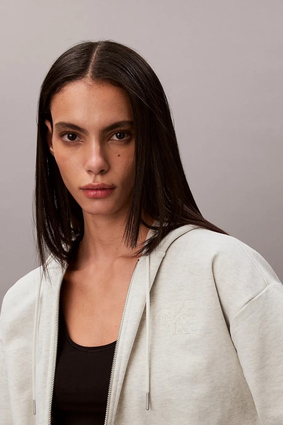 Calvin Klein Uzun Kollu Kabartma Monologo Havlu Kumaş Tam Fermuarlı Kapüşonlu Kadın Gri Sweatshirt LV047F205G-P4P