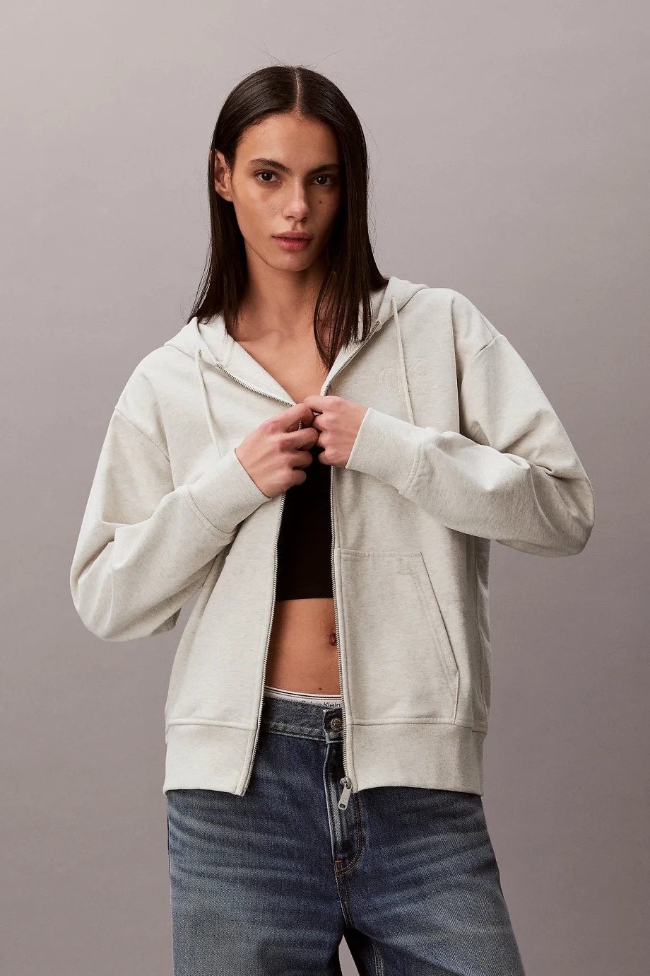 Calvin Klein Uzun Kollu Kabartma Monologo Havlu Kumaş Tam Fermuarlı Kapüşonlu Kadın Gri Sweatshirt LV047F205G-P4P