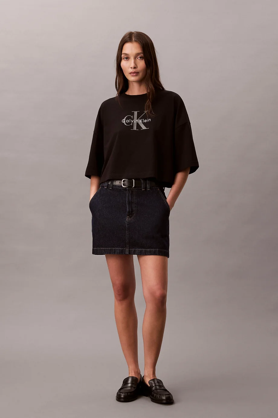 Calvin Klein Kısa Kollu Kutulu Kesim Kısa Monologo Kadın Siyah T-shirt LV047F828G-UB1