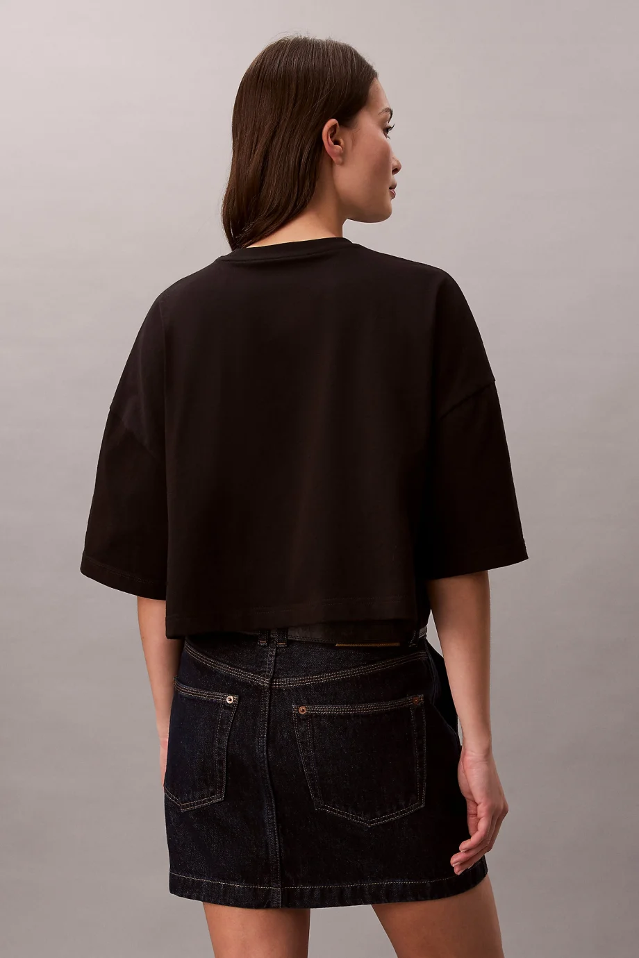 Calvin Klein Kısa Kollu Kutulu Kesim Kısa Monologo Kadın Siyah T-shirt LV047F828G-UB1