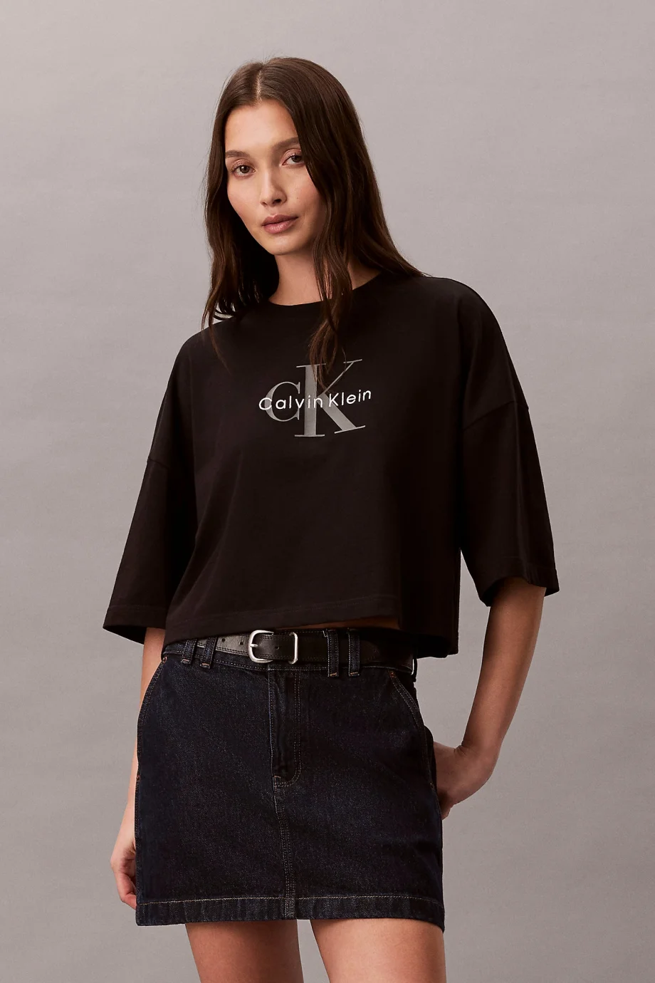 Calvin Klein Kısa Kollu Kutulu Kesim Kısa Monologo Kadın Siyah T-shirt LV047F828G-UB1