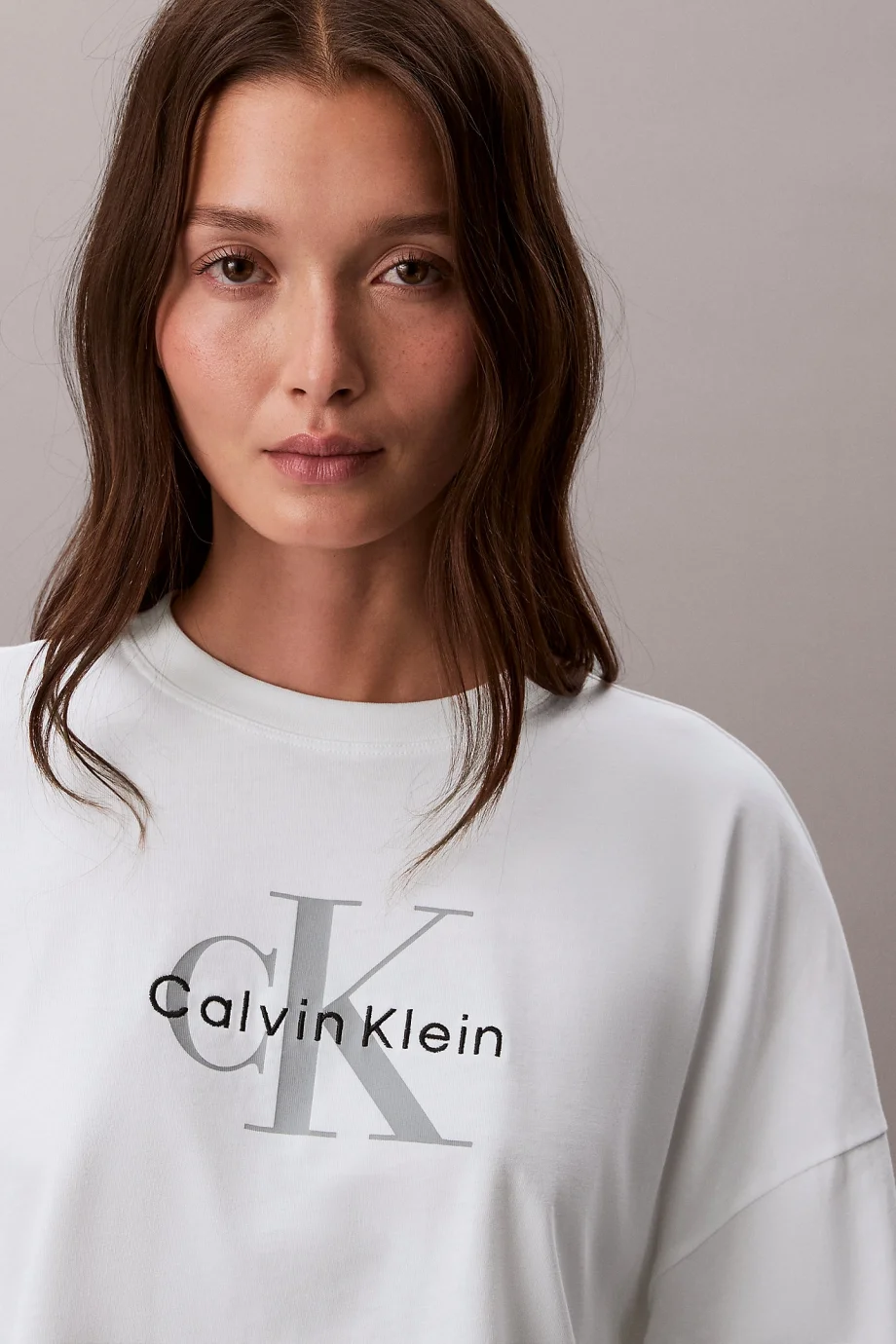Calvin Klein Kısa Kollu Kutulu Kesim Kısa Monologo Kadın Beyaz T-shirt LV047F828G-YAF
