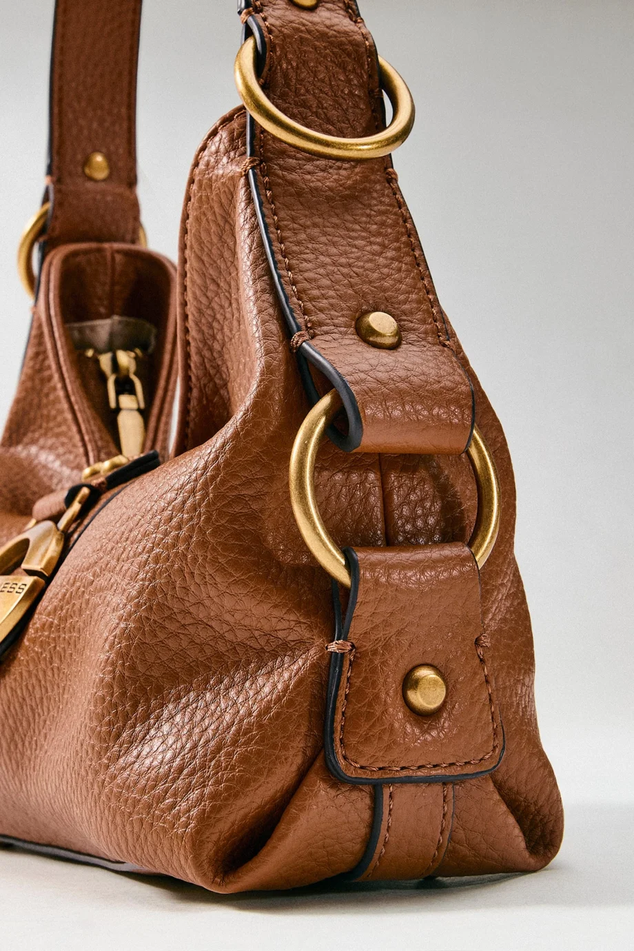 Guess Camden Mini Kadın Kahverengi Omuz Çantası HWBB9308720-COG