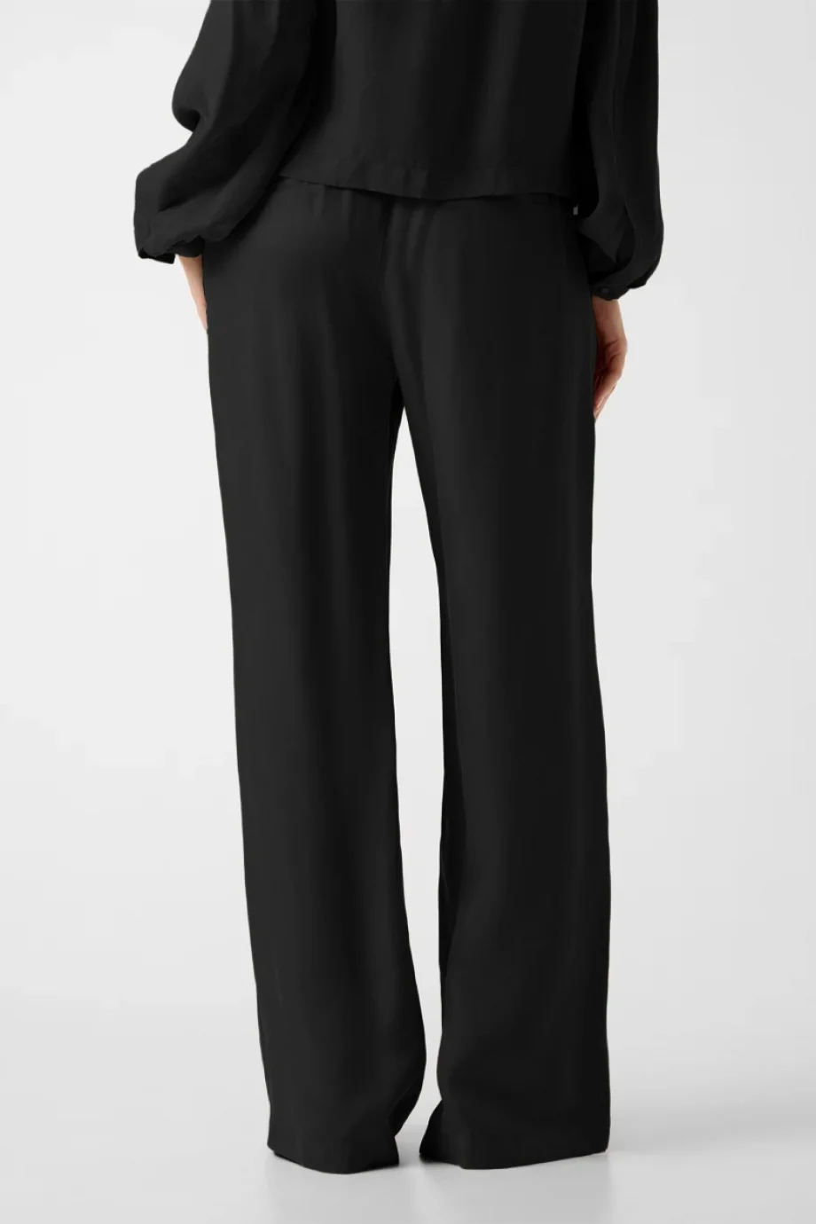 Guess Dalia Akışkan Jogger Kadın Siyah Pantolon W6GB07W1781-JBLK