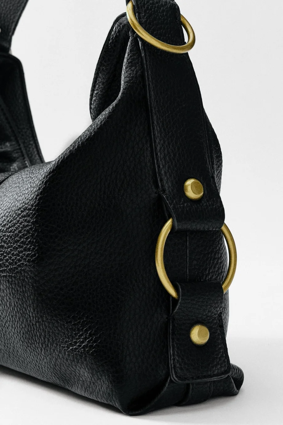 Guess Camden Mini Kadın Siyah Omuz Çantası HWBB9308720-BLA