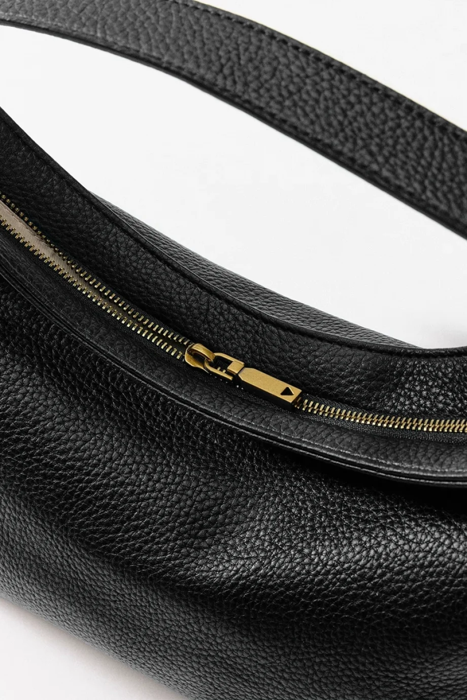 Guess Camden Mini Kadın Siyah Omuz Çantası HWBB9308720-BLA