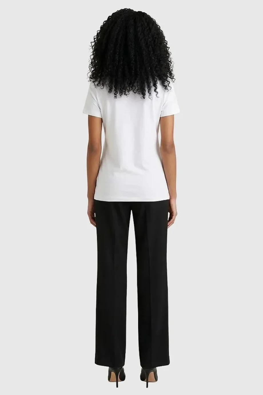 Guess Kısa Kollu Bisiklet Yaka Tüylü Üçgen Kadın Beyaz T-shirt W6GI11K3026-G011