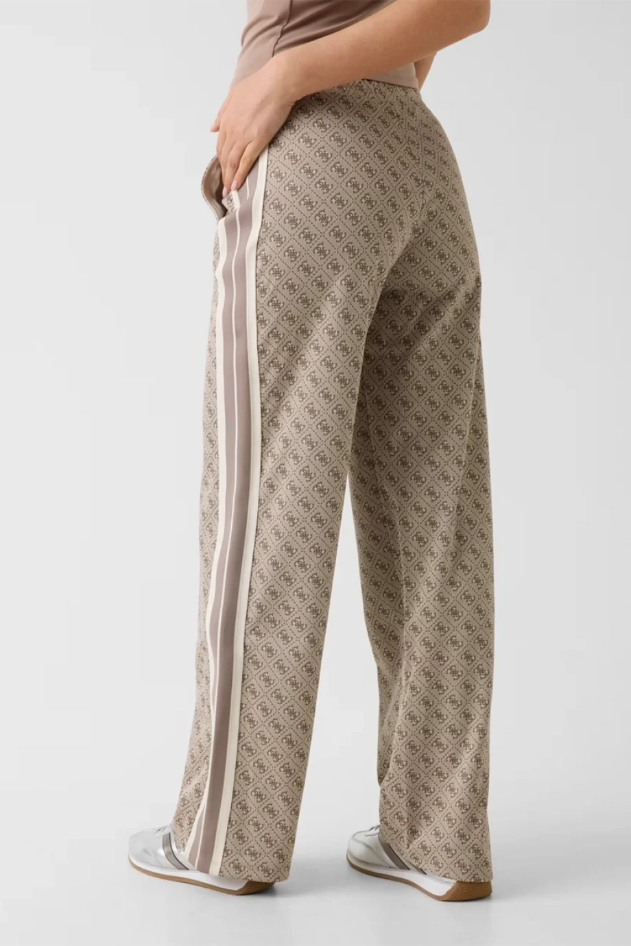 Guess 4G Jakarlı Düz Paça Kadın Bej Eşofman Altı V6GB04K2955-FMC4