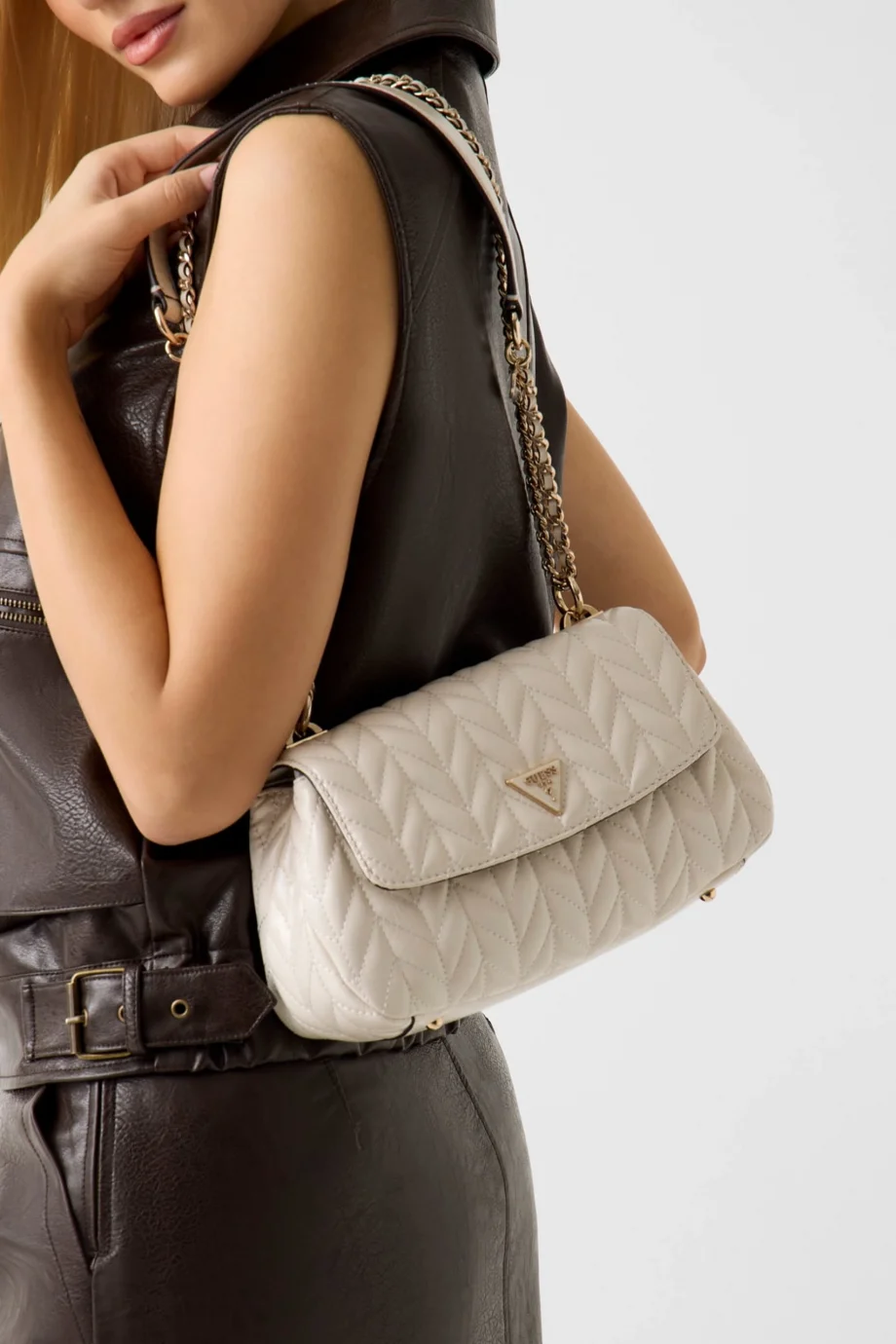 Guess Cheryl Dönüştürülebilir Kapaklı Kadın Krem Omuz Çantası HWTQ9720210-STO