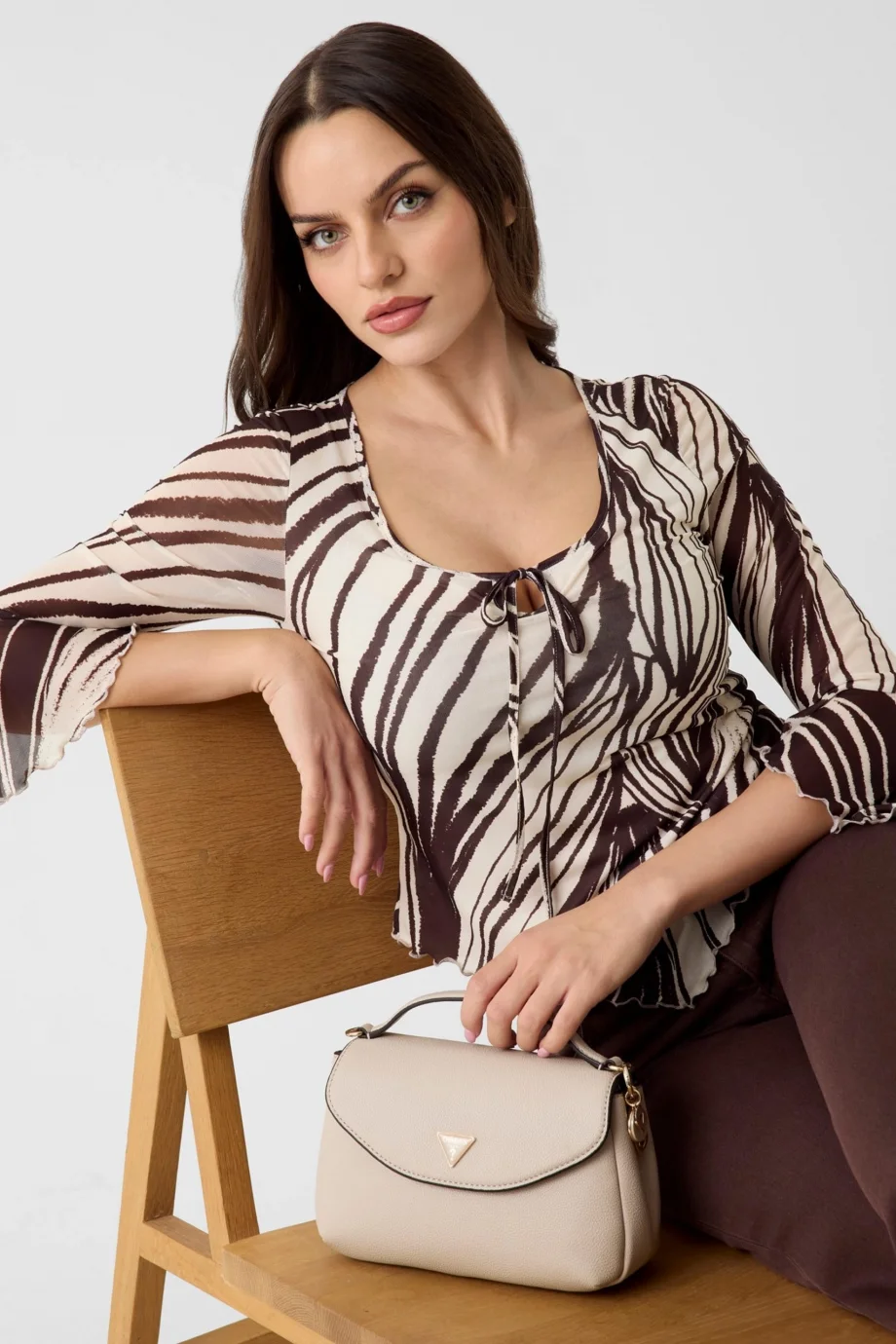 Guess Evie Üstten Saplı Kapaklı Kadın Bej El Çantası HWBG9664200-LTA