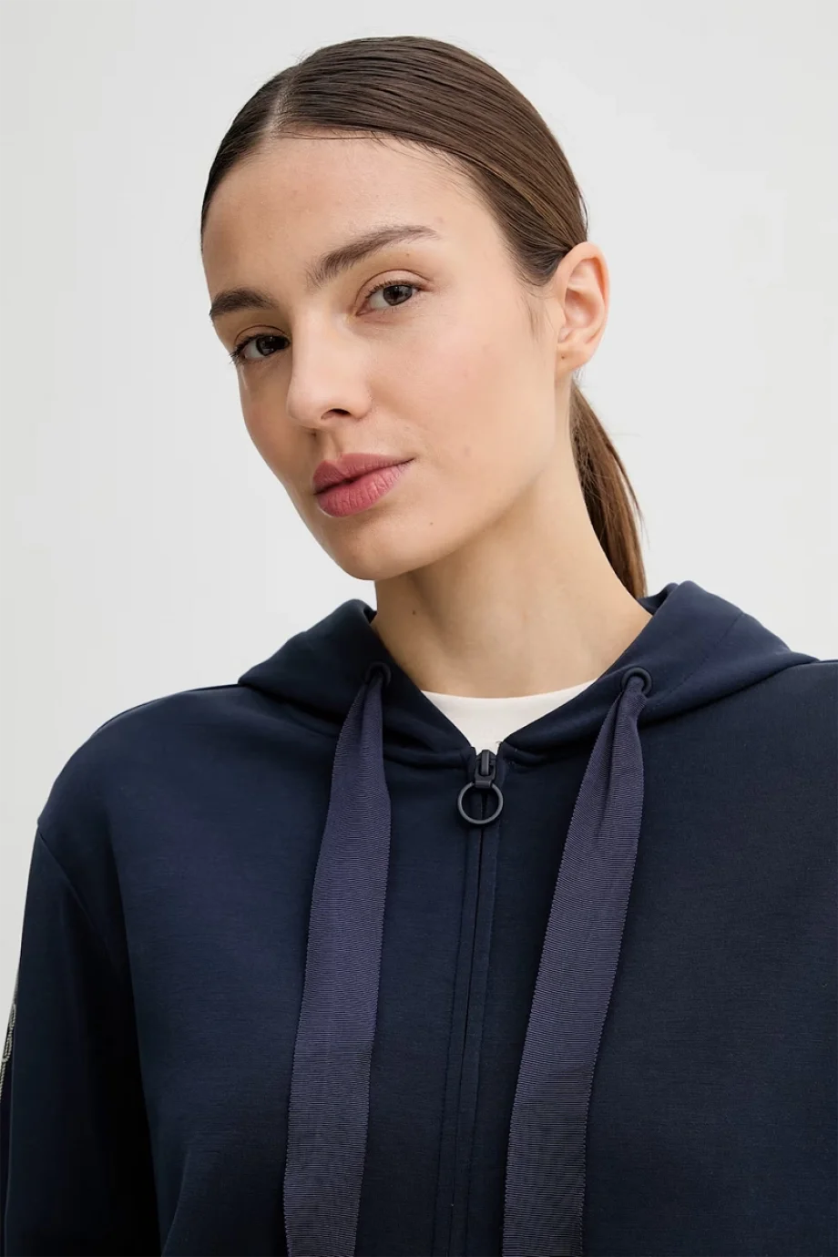 Guess XNS Fermuarlı Kapüşonlu Kadın Lacivert Eşofman Üstü W6GQ03K2656-G7V2