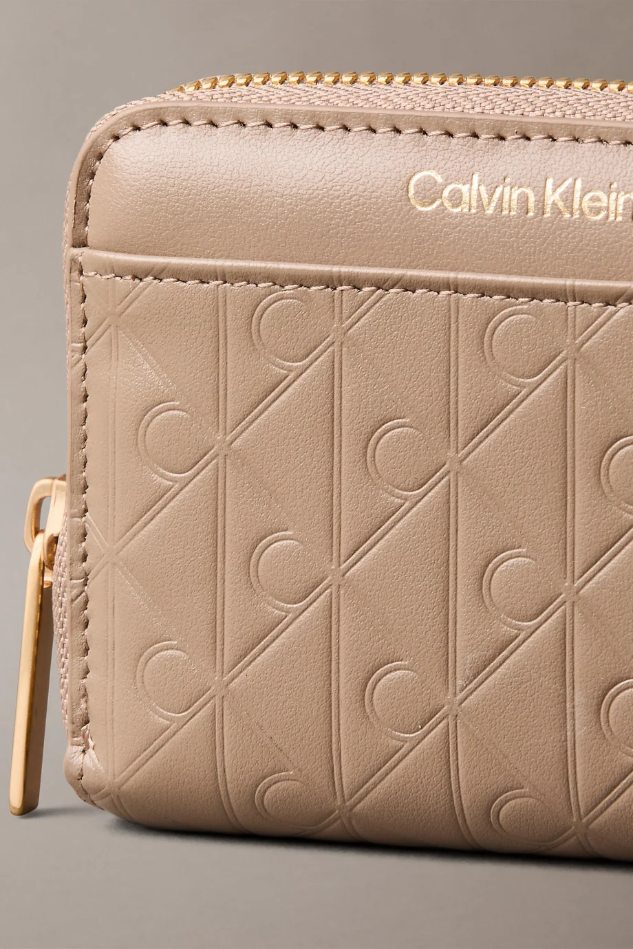 Calvin Klein Amblemli Tamamı Baskılı Kabartmalı Fermuarlı Kadın Kahverengi Cüzdan LV04F1081G-VFU