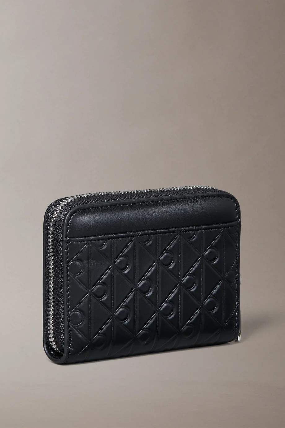 Calvin Klein Amblemli Tamamı Baskılı Kabartmalı Fermuarlı Kadın Siyah Cüzdan LV04F1081G-UB1