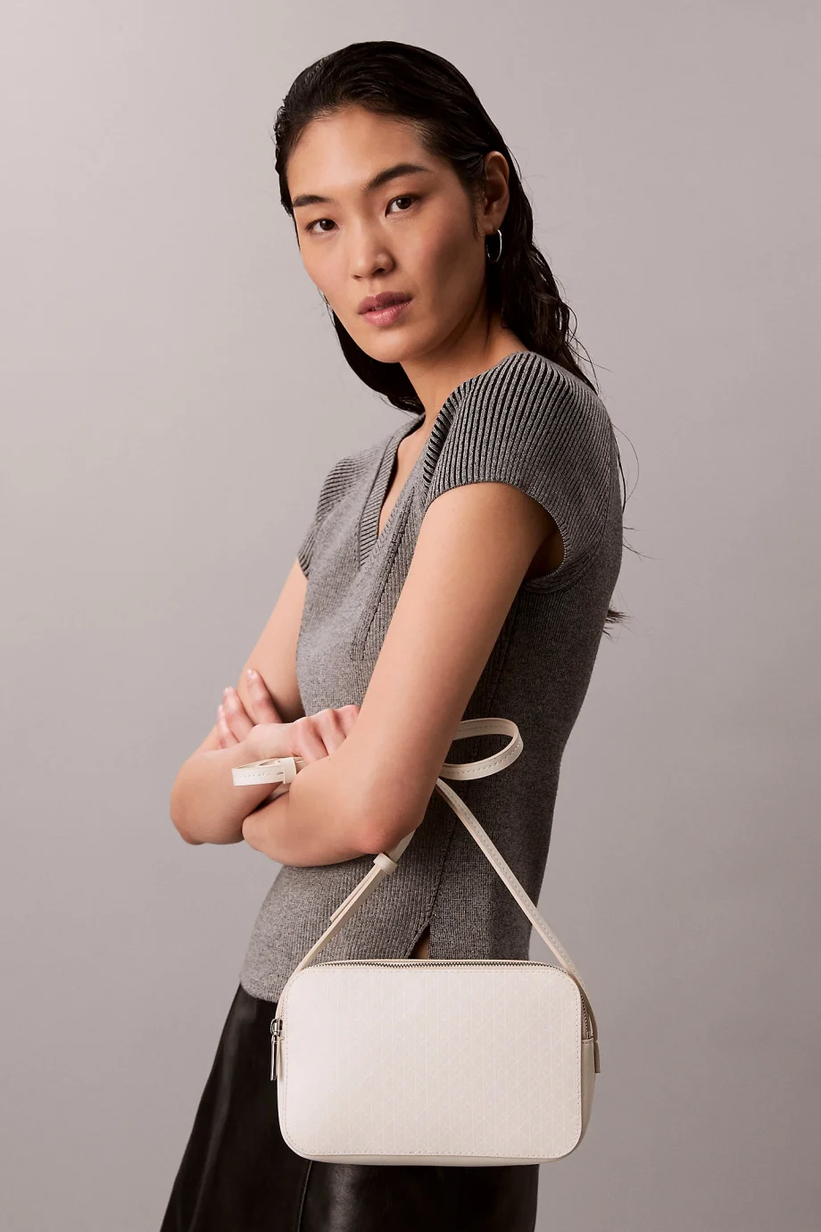 Calvin Klein Amblemli Tamamı Baskılı Uzun Kamera Kadın Haki Çapraz Çanta LV04F3268G-2XB