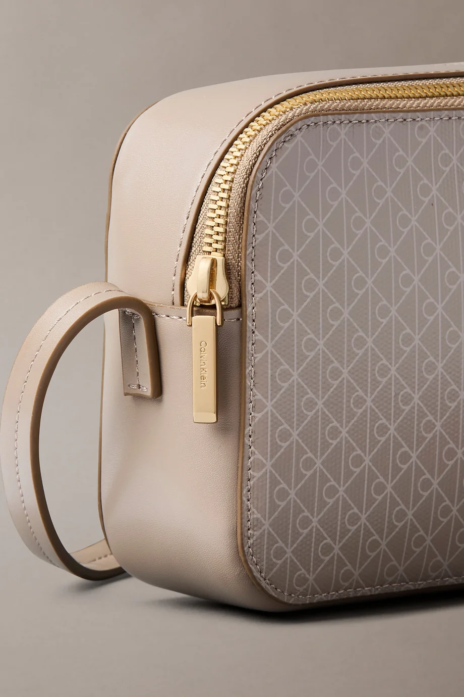 Calvin Klein Amblemli Tamamı Baskılı Uzun Kamera Kadın Haki Çapraz Çanta LV04F3268G-3I6