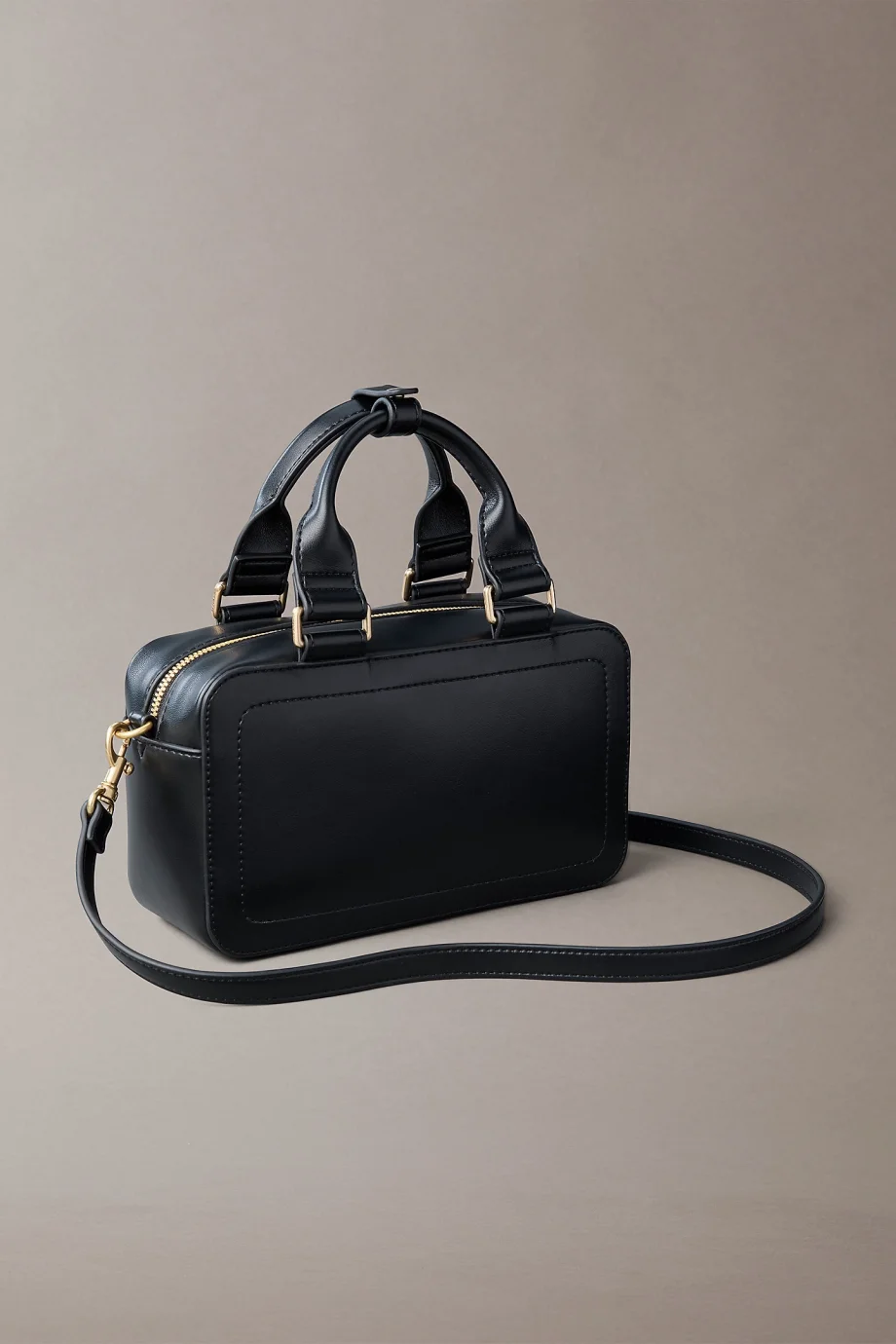 Calvin Klein Bold CK Bauletto Çapraz Askılı Kadın Siyah Çapraz Çanta LV04F3411G-UB1