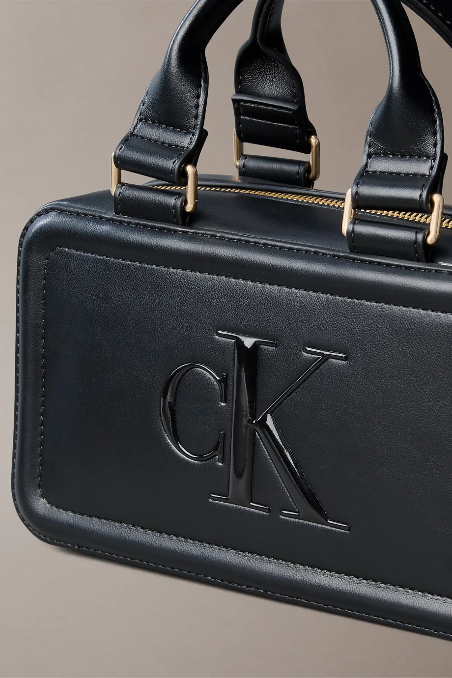 Calvin Klein Bold CK Bauletto Çapraz Askılı Kadın Siyah Çapraz Çanta LV04F3411G-UB1