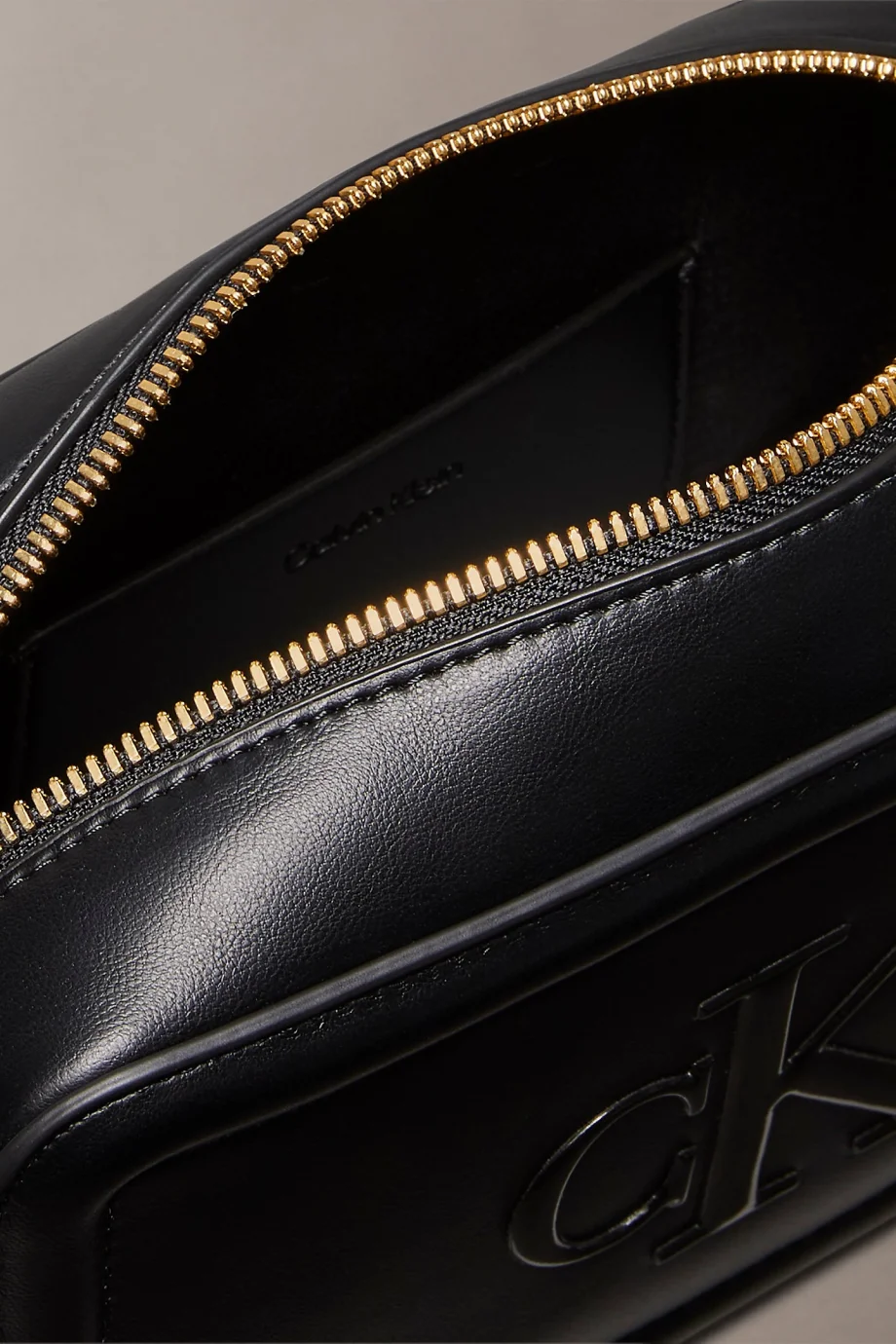 Calvin Klein Bold CK Kadın Camera Çanta LV04F3220G-UB1