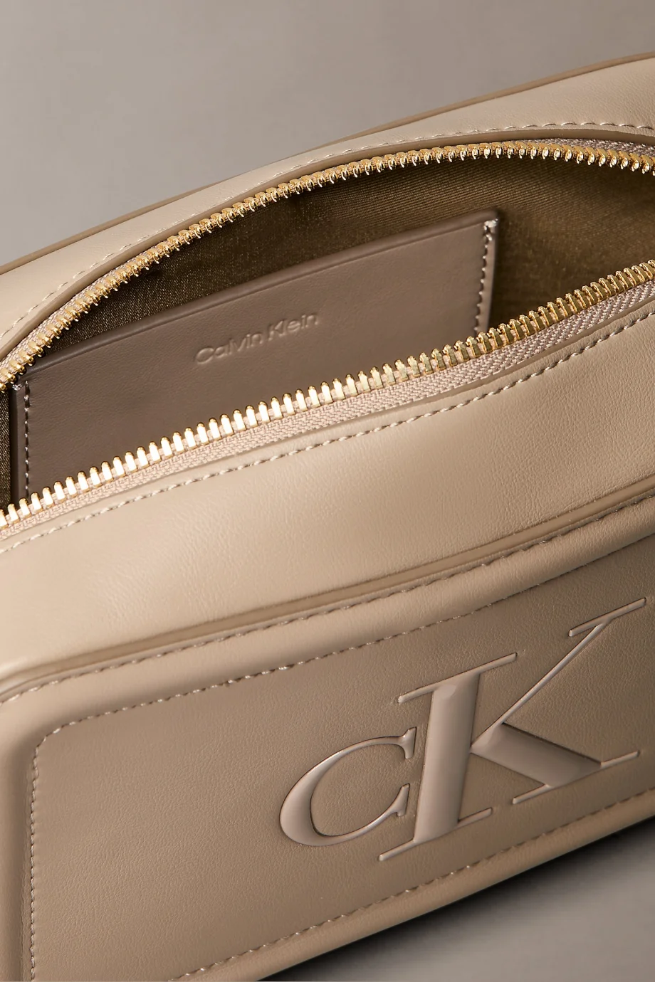 Calvin Klein Bold CK Kamera Kadın Kahverengi Çapraz Çanta LV04F3220G-VFU