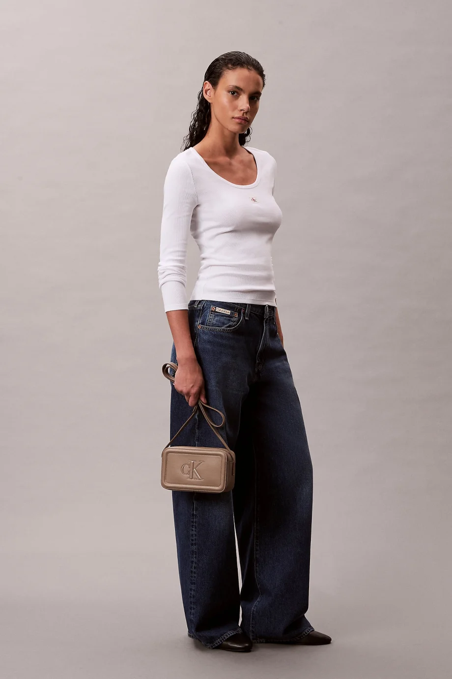 Calvin Klein Bold CK Kamera Kadın Kahverengi Çapraz Çanta LV04F3220G-VFU