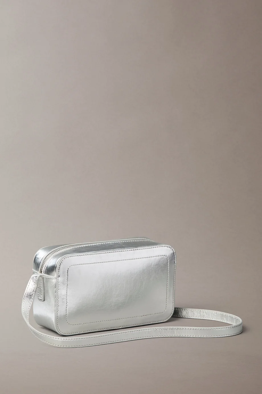 Calvin Klein Bold CK Metalik Kamera Kadın Metalik Gri Çapraz Çanta LV04F3331G-3JH