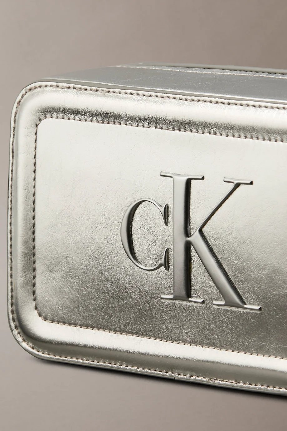 Calvin Klein Bold CK Metalik Kamera Kadın Metalik Gri Çapraz Çanta LV04F3331G-3JH