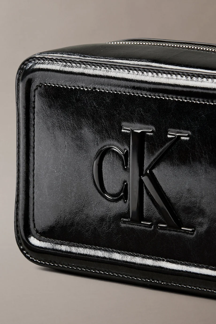 Calvin Klein Bold CK Metalik Kamera Kadın Siyah Çapraz Çanta LV04F3331G-UB1
