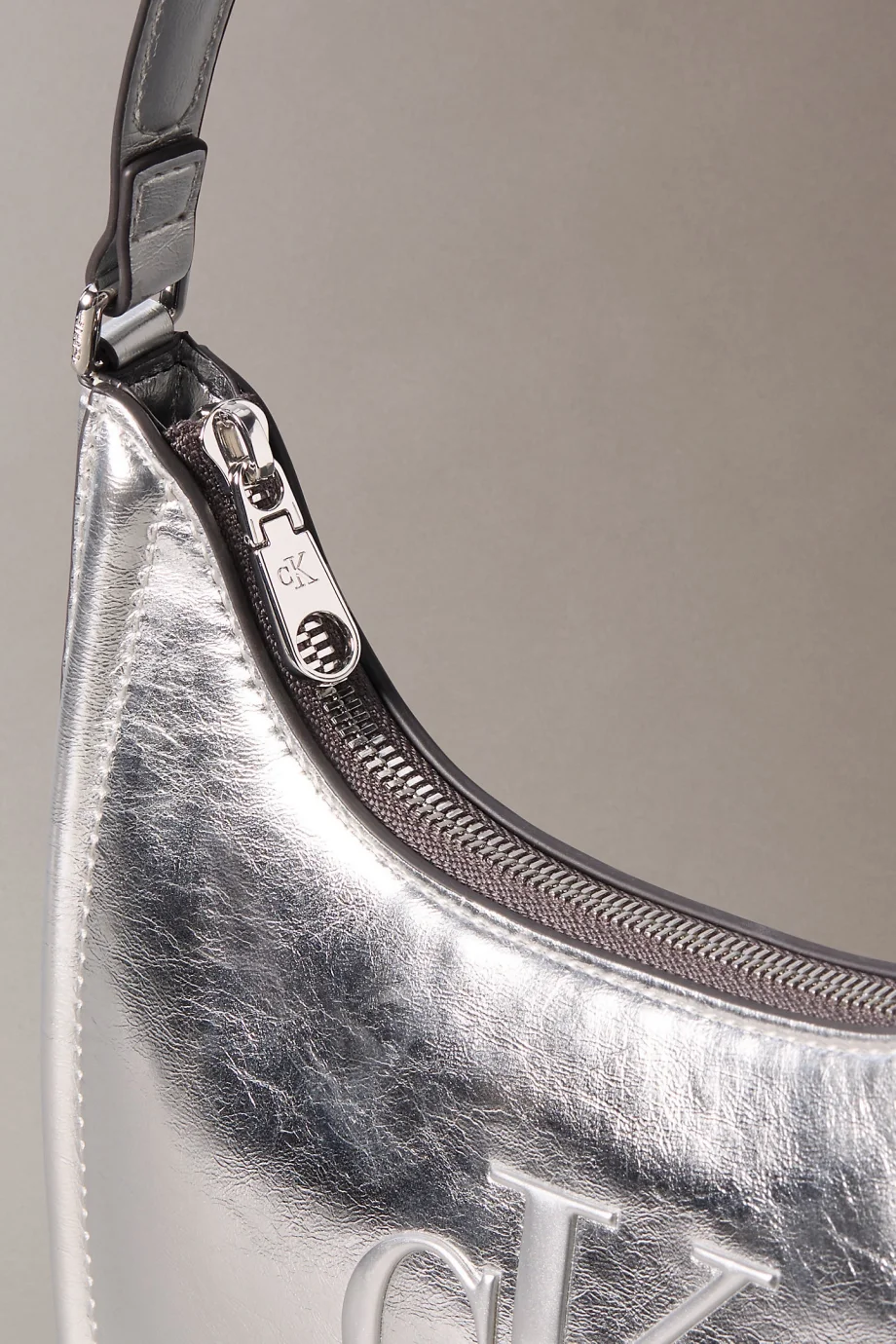 Calvin Klein Bold CK Metalik Kadın Metalik Gri Omuz Çanta LV04F3332G-3JH