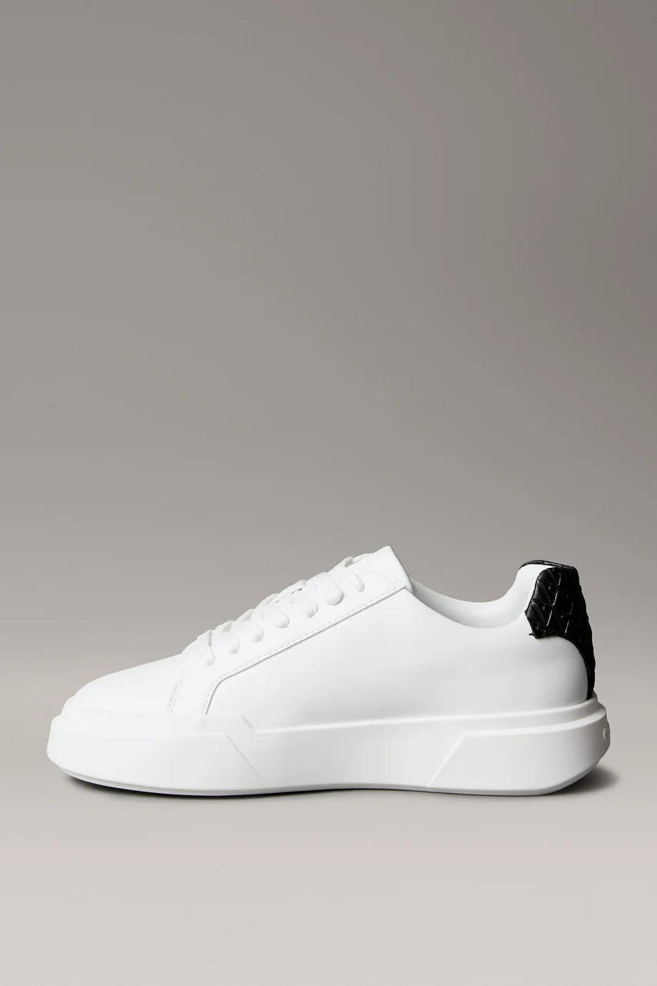 Calvin Klein Chunky Cups Bağcıklı Deri Tamamı Baskılı Kadın Beyaz Sneaker YW0YW02036-01W