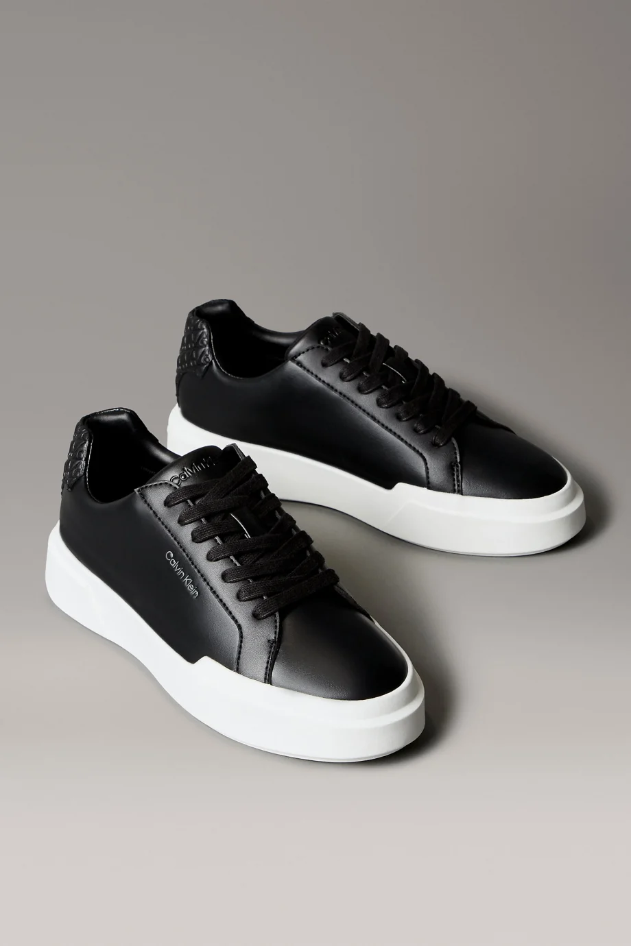 Calvin Klein Chunky Cups Bağcıklı Deri Tamamı Baskılı Kadın Siyah Sneaker YW0YW02036-BEH