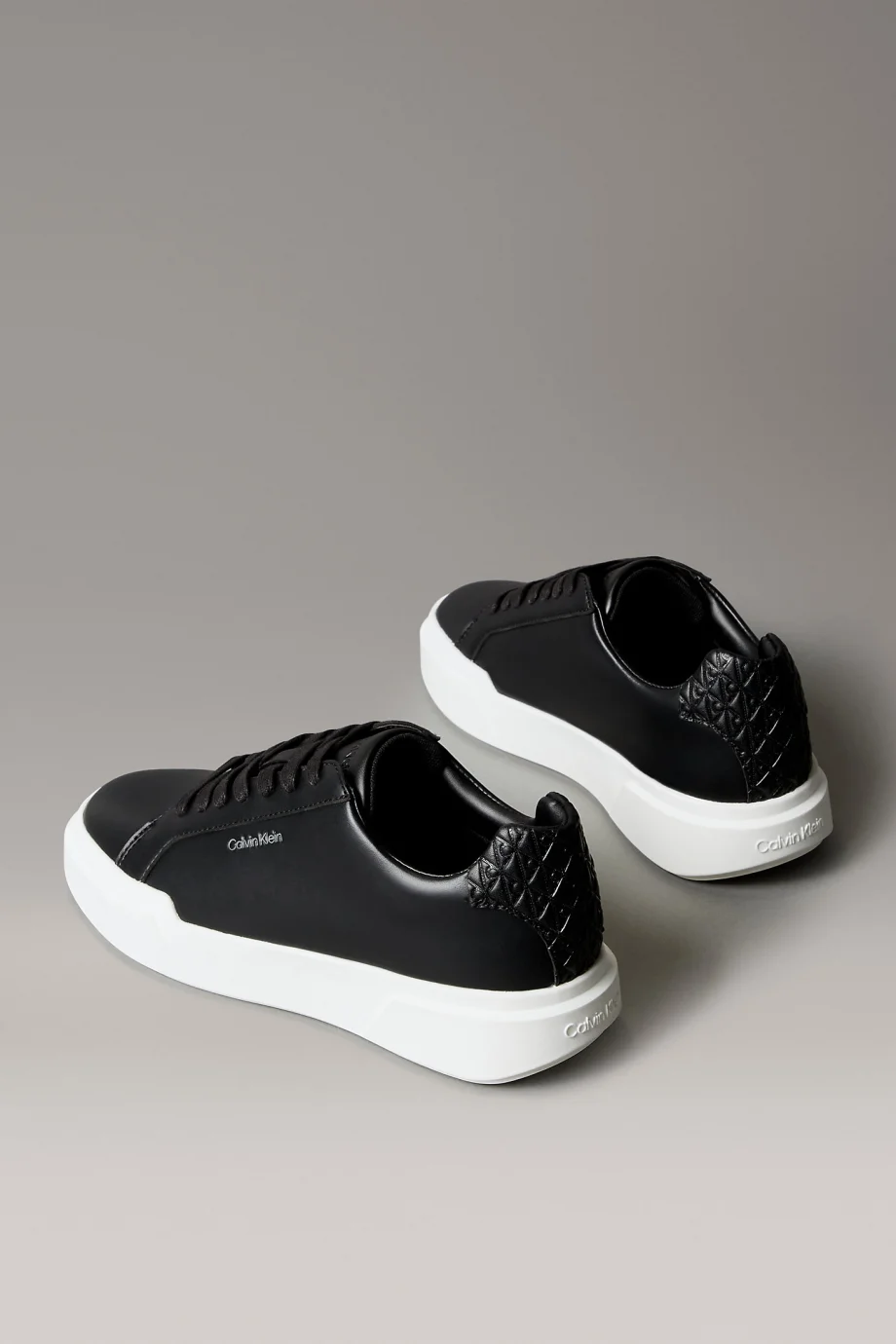 Calvin Klein Chunky Cups Bağcıklı Deri Tamamı Baskılı Kadın Siyah Sneaker YW0YW02036-BEH