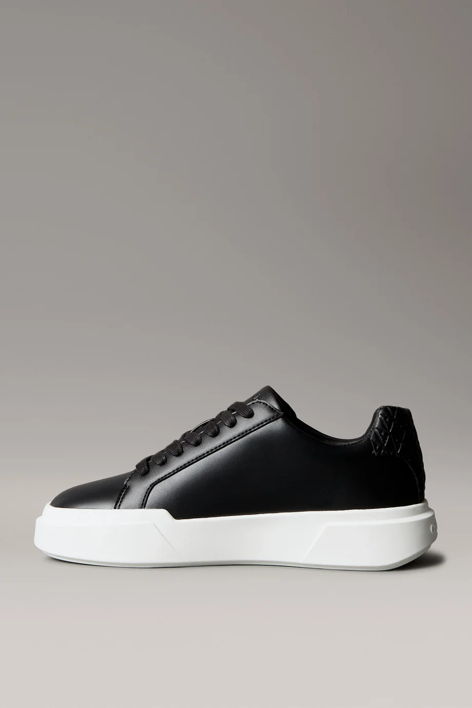 Calvin Klein Chunky Cups Bağcıklı Deri Tamamı Baskılı Kadın Siyah Sneaker YW0YW02036-BEH