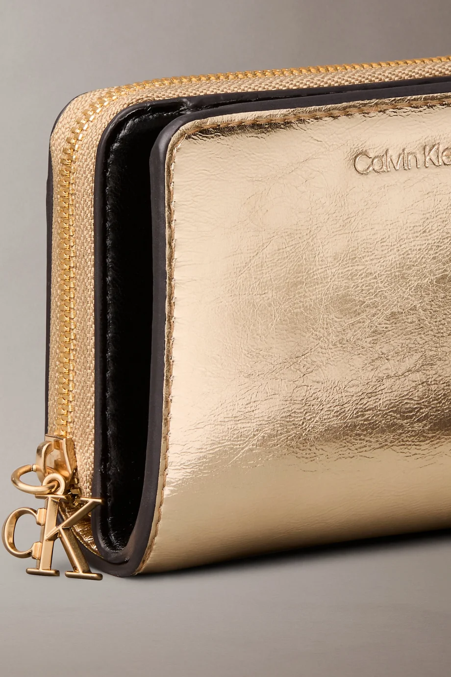Calvin Klein CK Metalik Kapaklı Fermuarlı Kadın Gold Cüzdan LV04F1103G-3JG