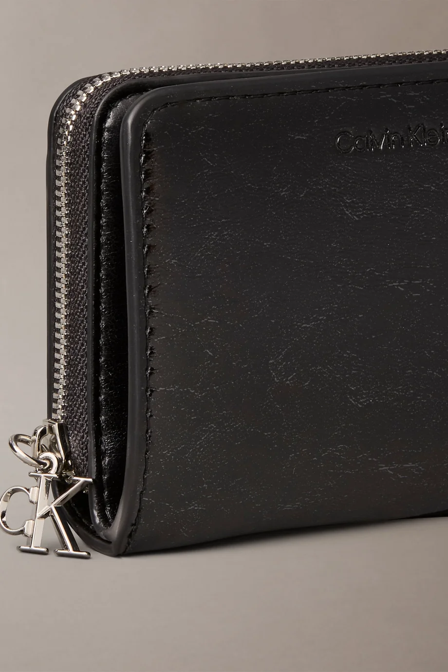 Calvin Klein CK Metalik Kapaklı Fermuarlı Kadın Siyah Cüzdan LV04F1103G-UB1