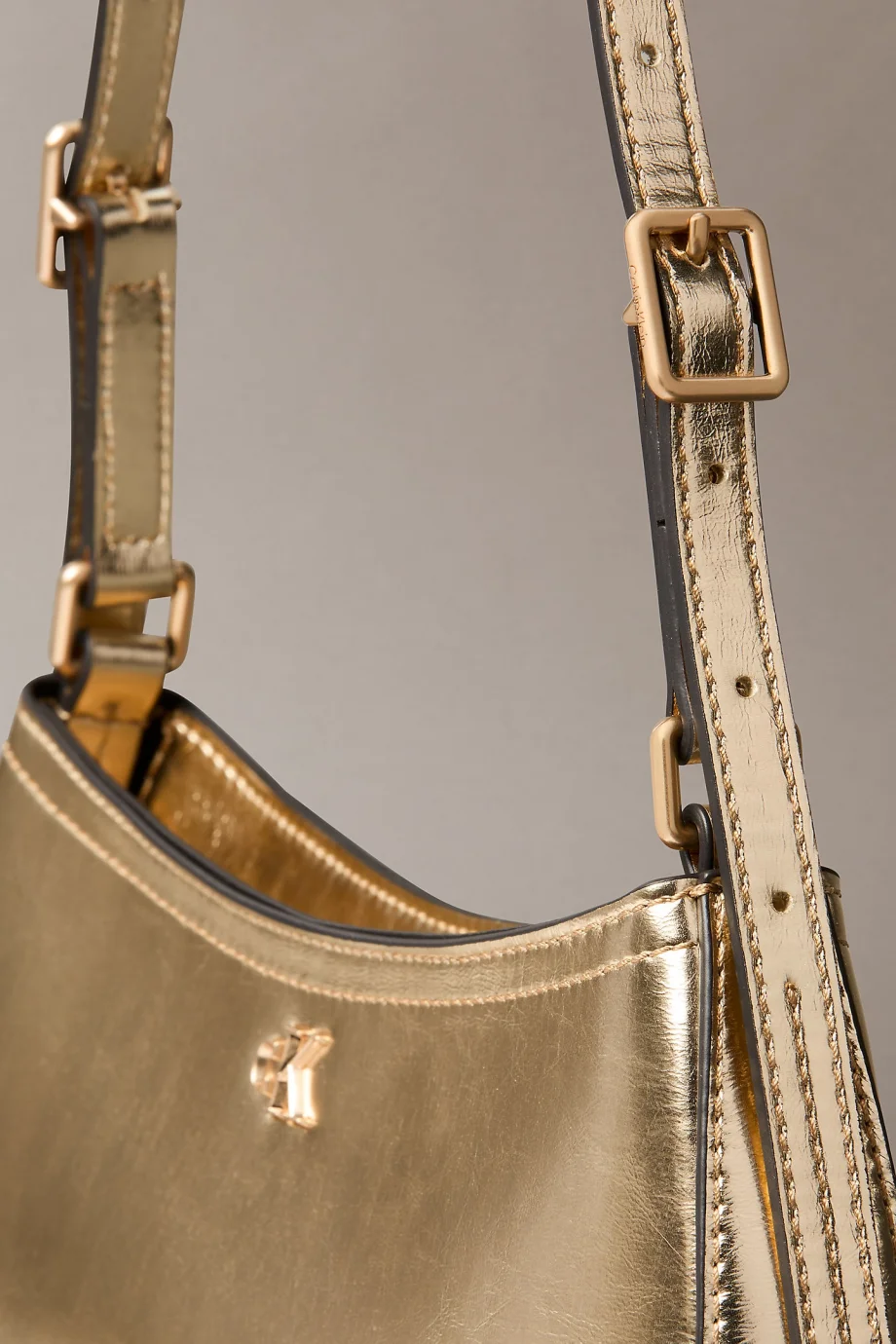 Calvin Klein CK Metalik Küçük Kadın Gold Omuz Çanta LV04F3304G-3JG