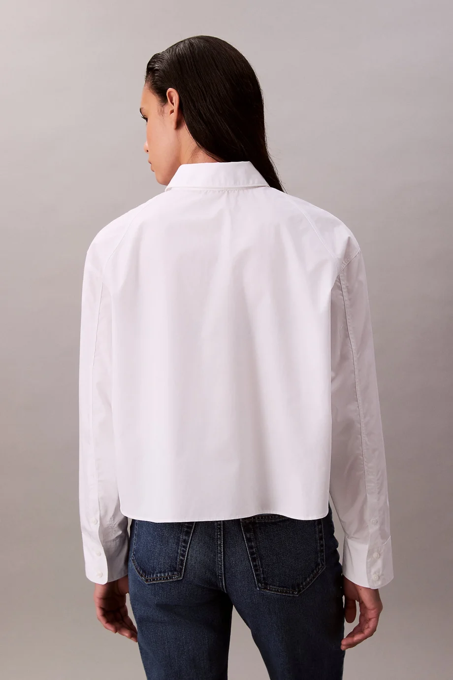 Calvin Klein Düz Renk Kutulu Kesim Kısa Kadın Beyaz Gömlek LV047C141G-YAA