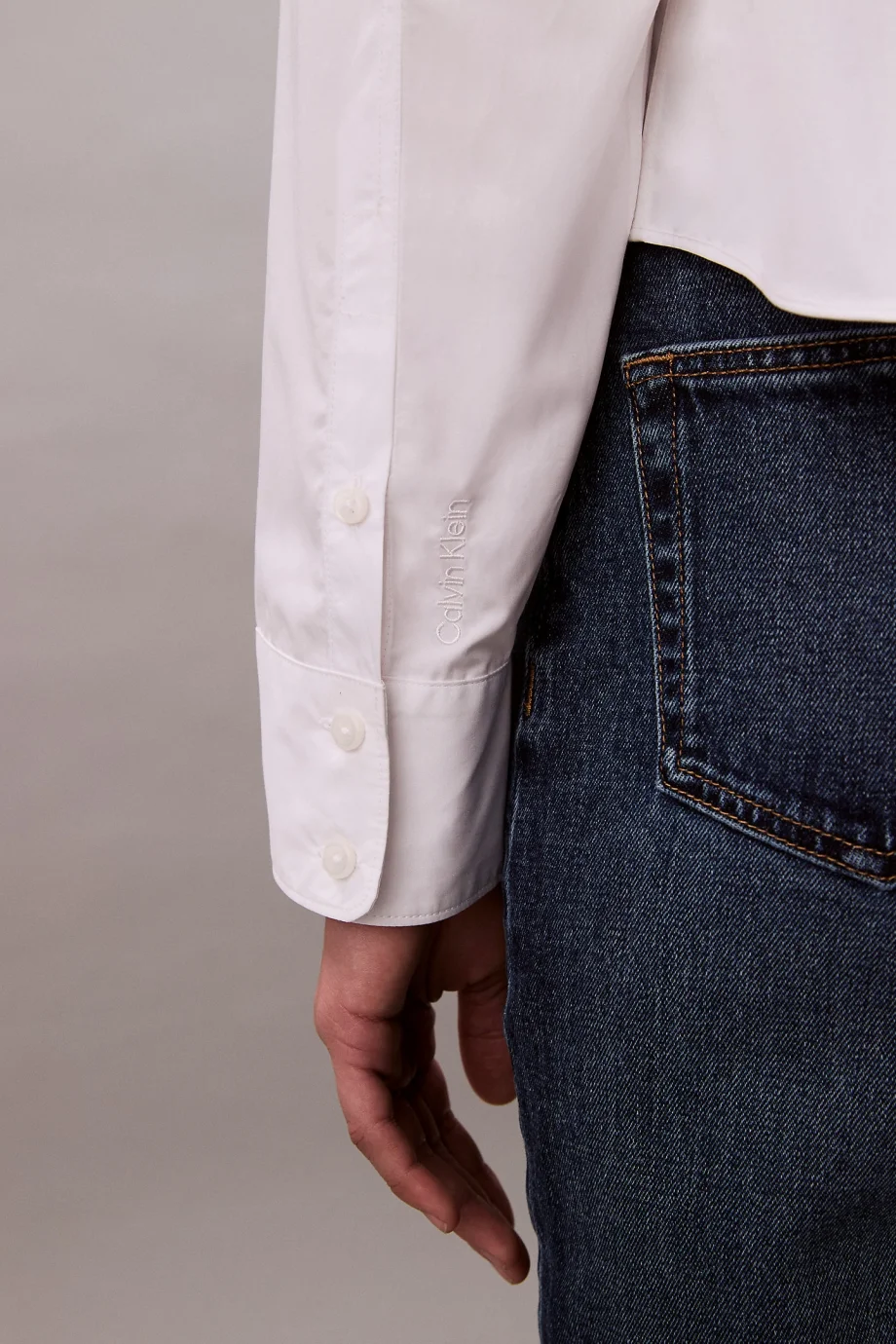 Calvin Klein Düz Renk Kutulu Kesim Kısa Kadın Beyaz Gömlek LV047C141G-YAA