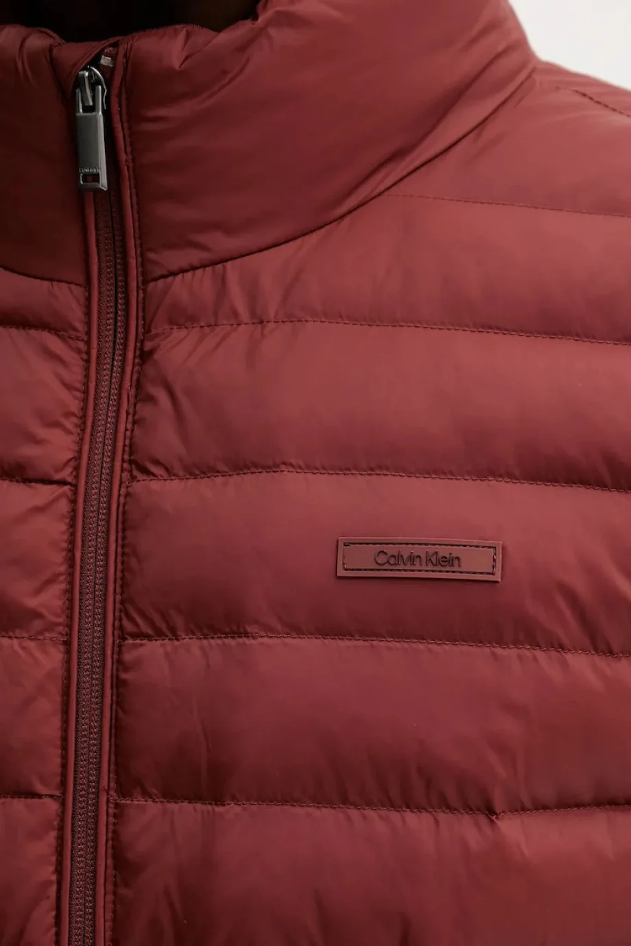 Calvin Klein Erkek Kolsuz Hafif Naylon Şişme Kırmızı Yelek LV04LC509G-VFK